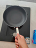 so.home德國品質(zhì)】琺瑯無(wú)涂層鍋送禮家用燉煮鍋搪瓷鍋電磁爐燃氣煎盤(pán)炒鍋 聚寶盆琺瑯煎盤(pán)-紅色 22cm 2.5L 曬單實(shí)拍圖