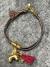 京蔻迪馬上有錢(qián)實(shí)心小金馬吊墜紅色毛線(xiàn)流蘇棕色皮繩盤(pán)纏金項鏈春夏新 馬上有錢(qián)項鏈單條 曬單實(shí)拍圖