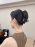 卡瑪倫（KAMALUN)發(fā)夾2025新款氣質(zhì)大號(hào)盤(pán)發(fā)抓夾鯊魚(yú)夾高級(jí)感后腦勺發(fā)卡頭飾送女友 大號(hào)咖色雙珠抓夾-禮盒（賀卡） 曬單實(shí)拍圖