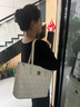 麥斯卡（Mesuca）迪士尼托特包女2025年新款時(shí)尚百搭單肩包高級感通勤手提包 米白 曬單實(shí)拍圖