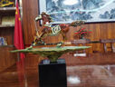 漢御帝閣全銅馬擺件辦公室桌面酒柜玄關客廳裝飾品公司開業(yè)高端禮品送客戶 一戰(zhàn)成名冰裂棕馬 約55*15*49.5 曬單實拍圖