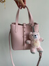 CHARLES&KEITH25秋新品簡約通勤手提水桶包菜籃子包CK2-10151518 Cotton Candy Pink棉花糖粉 S 曬單實拍圖