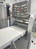 浩博新麥起酥機商用酥皮機SM-520E/SM-630E立式開(kāi)酥機自動(dòng)丹麥機SINMAG 落地歐式酥皮機SM-520E 曬單實(shí)拍圖