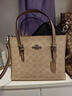 蔻馳（COACH）新款奧萊女士經(jīng)典標志MOLLIE 25號托特包單肩斜挎包 IM/棕黃色/黑色 曬單實(shí)拍圖
