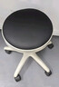 柏蘭莎美容院專(zhuān)用凳子旋轉升降滑輪大工椅滑輪美發(fā)美甲理發(fā)店家用圓椅子 黑色-單圈白爪黑輪 46*46*47-64cm升降高度 曬單實(shí)拍圖