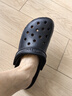 鯊鵜鶘洞洞鞋男士夏天外穿防滑厚底沙灘涼拖鞋包頭鞋001 克駱格黑色 43 曬單實(shí)拍圖