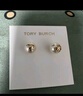 Tory Burch 湯麗柏琦 KIRA金屬耳釘TB 18151 乳白色 110 OS 曬單實拍圖