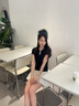 謎秀【安心品質(zhì)】木耳花邊V領(lǐng)T恤女2025夏季新款正肩顯瘦百搭短袖上衣 顯瘦黑 M 曬單實(shí)拍圖