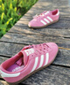 adidas「T頭鞋」STADT經(jīng)典時(shí)尚薄底運(yùn)動(dòng)板鞋男女阿迪達(dá)斯三葉草   淺粉/漢玉白/樹(shù)脂黃(女生買小半碼)   36.5 曬單實(shí)拍圖