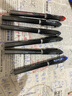 三菱（uni）UB-205直液式走珠筆2黑1紅高顏值0.5mm簽字筆商務(wù)學(xué)生辦公筆辦公用品文具套裝 3支 曬單實(shí)拍圖