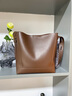紀詩(shī)哲輕奢包包女包女士單肩包新款斜挎水桶包送女友老婆生日禮物 咖啡色 曬單實(shí)拍圖