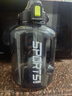 JCZS大容量水杯3升軍訓水杯健身桶運動(dòng)水壺大號太空杯耐高溫防摔 運動(dòng)黑+吸管+提手+背帶 3000ml 曬單實(shí)拍圖