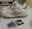 茵寶（Umbro）Speciali Premier AG次頂金色榮耀足球鞋碎釘鞋訓練鞋 茵寶白/金色 40.5 曬單實(shí)拍圖