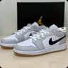 NIKE官方正品    AIR JORDAN 1 LOW (GS)兒童低幫白灰色籃球運(yùn)動(dòng)鞋 553560-146 38 曬單實(shí)拍圖