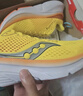 Saucony索康尼向?qū)?7穩(wěn)定支撐跑鞋男緩震保護(hù)跑步鞋訓(xùn)練運(yùn)動(dòng)鞋黃桔42 曬單實(shí)拍圖