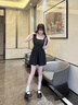 何佳功法式赫本風(fēng)黑色吊帶連衣裙子女夏季2025新款小個(gè)子高級(jí)感收腰短裙 黑色 M 【建議79-90斤】 曬單實(shí)拍圖