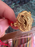 寶慶銀樓黃金項(xiàng)鏈長(zhǎng)命鎖吊墜福字平安鎖足金999寶寶金鎖嬰兒黃金周歲禮 足金小福鎖【紅繩】 約2.6g 曬單實(shí)拍圖
