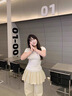 AAISUP白色波點(diǎn)拼接斜肩T恤女2025年夏季簡(jiǎn)約基礎百搭休閑露肩短袖上衣 白色 M 曬單實(shí)拍圖