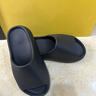 冊樂(lè )庫椰子拖鞋踩屎感男女2024新款夏季外穿厚底防滑og yeezy戶(hù)外涼拖 黑色【純原高品質(zhì)】閃電發(fā)貨 42 曬單實(shí)拍圖