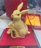 隆長(zhǎng)安鍍金黃金兔子擺件工藝品客廳生肖兔年新年春賀歲禮物年會(huì)禮品定制 金兔送福 - 加大號(hào) 曬單實(shí)拍圖