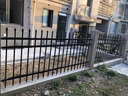 鋅鋼圍墻護(hù)欄工廠學(xué)校別墅庭院圍墻隔離鐵藝欄桿圍擋圍欄柵欄戶外 1.5米高*1米長二橫梁加厚為1米價(jià) 曬單實(shí)拍圖