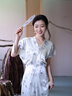 初蟬衣事新中式國風(fēng)連衣裙女2025夏季新款醋酸V領(lǐng)短袖收腰連肩緞面長裙 月光白 S （現(xiàn)貨） 曬單實(shí)拍圖