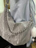 察今今年流行的包包女式2025新款高級感單肩包大容量斜挎包通勤餃子包 銀色+長(cháng)腿云朵掛件 曬單實(shí)拍圖