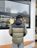鴨鴨（YAYA）【255充絨】戶(hù)外極寒加厚男士短款羽絨面包服時(shí)尚保暖羽絨服外套 深橄欖綠色 L (175) 曬單實(shí)拍圖