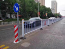 市政道路護欄城市交通護欄道路分隔欄桿藍白交通防撞欄桿市政護欄 1.2m高國標款 每米單價(jià) 曬單實(shí)拍圖