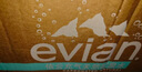 依云（evian）法國原裝進(jìn)口  氣泡水玻璃瓶充氣款高端弱堿性原味含氣天然礦泉水 750ml整箱充氣玻璃瓶新款青蓋款 曬單實(shí)拍圖