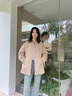 波司登25年新款輕薄羽絨服女短款90絨翻領(lǐng)拼接百搭巴恩風(fēng)外套B250135334 金沙卡其|7C91【暢銷色】 XS 155/80A 體重約100斤以內(nèi) 曬單實(shí)拍圖