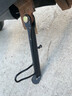 GUEIN電動(dòng)車(chē)偏撐支架踏板電動(dòng)車(chē)偏腳架摩托車(chē)單撐彈簧邊腳撐腳梯停車(chē)架 20厘米偏支架送螺絲彈簧 曬單實(shí)拍圖