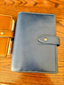 Filofax筆記本英國進(jìn)口高檔活頁(yè)手賬日程記事本真牛皮簡(jiǎn)約商務(wù)辦公會(huì )議禮品禮盒裝malden系列A6海軍藍028614 曬單實(shí)拍圖
