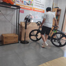 EG7公路自行車成人賽車變速活飛彎把超快競(jìng)速超輕實(shí)心胎死飛男女單車 升級(jí)減震三刀【黑紅色】 曬單實(shí)拍圖