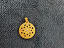 夢(mèng)金園七夕情人節(jié)禮物  時(shí)尚飾品吊墜 古法寶相花開(kāi)鏤空鑲嵌莫桑石掛墜 中板-凈金重約8g克重多退少補(bǔ) 曬單實(shí)拍圖