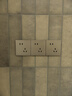 德力西（DELIXI）開關(guān)插座5孔綠湖藍(lán)DE898炫彩面板一開單控暗裝超薄面板86型通用 斜五孔插座 曬單實(shí)拍圖