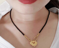 中國(guó)黃金（CHINA GOLD）足金雙魚(yú)錦鯉鎖項(xiàng)鏈女男黃金平安長(zhǎng)命鎖包吊墜情人生日禮物送女友 錦鯉鎖吊墜 約0.5g【黑繩】 曬單實(shí)拍圖