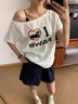 凡伊笑斜肩上衣白色短袖t恤女士露肩夏季衣服新款2025時(shí)尚寬松純欲辣妹 臘腸狗印花白色斜肩短袖 L 【建議105-120斤】 曬單實(shí)拍圖