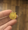 周大生黃金吊墜足金福字鏤空八寶羅盤掛墜送女友老婆紀(jì)念情人節(jié)禮物 約1.8g（贈(zèng)黑色頸繩） 曬單實(shí)拍圖