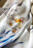 繡娘（XIUNIANG）絲巾女真絲桑蠶絲春季披肩外搭2025新款送媽媽高檔母親節禮物圍巾 花與山水-灰白色 170x53cm 曬單實(shí)拍圖