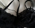 遐（HSIA）【點(diǎn)彩】法式內衣薄款雙肩帶蕾絲大胸顯小文胸女 黑色 75D 曬單實(shí)拍圖