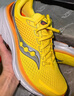 Saucony【彭于晏同款】索康尼向?qū)?7減震支撐跑鞋男夏季新款輕便運(yùn)動(dòng)鞋男 黃桔116 44 曬單實(shí)拍圖