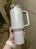 STANLEY巨無霸吸管杯 男女學生水杯保溫杯大容量不銹鋼杯子車載辦公水杯 【基礎百搭】煙灰- 1180ml 曬單實拍圖