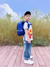 麥?zhǔn)嫣厝毡酒焚|(zhì)小學(xué)生書包輕便軟男生2025新款帥氣風(fēng)一年級三到六年級護(hù) 小號寶藍(lán)綠(送掛飾+勛章+卡片) 曬單實拍圖
