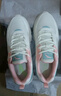 安踏（ANTA）女鞋晴空運動(dòng)鞋新款皮面防潑水軟底跑步鞋減震防滑媽媽鞋休閑鞋女 【皮面防潑水】白/蟹青/粉-4 38 曬單實(shí)拍圖