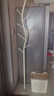 木樽奶油風網(wǎng)紅衣帽架臥室掛衣架落地家用室內(nèi)簡約立式掛包收納衣服架 奶油白樹杈主桿+雪山白巖板底座 曬單實拍圖