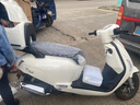 錢江提諾125 燃油摩托車 簡(jiǎn)約復(fù)古 省油踏板 ABS高配版 象牙白 曬單實(shí)拍圖