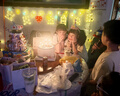 多美憶 生日派對裝飾場景布置男孩女孩生日裝飾道具蛋糕模型8寸＋透明盒 曬單實拍圖