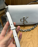Calvin Klein小眾單肩包荔枝紋包包金屬搭扣鏈條翻蓋ck女包單肩包斜挎包手提包 DH3240月光白 曬單實(shí)拍圖