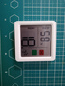 得力（deli）室內電子溫濕度計/表辦公家用壁掛桌面嬰兒房辦公用品兒童老人生日禮物 表情顯示LE523PRO 白 曬單實(shí)拍圖